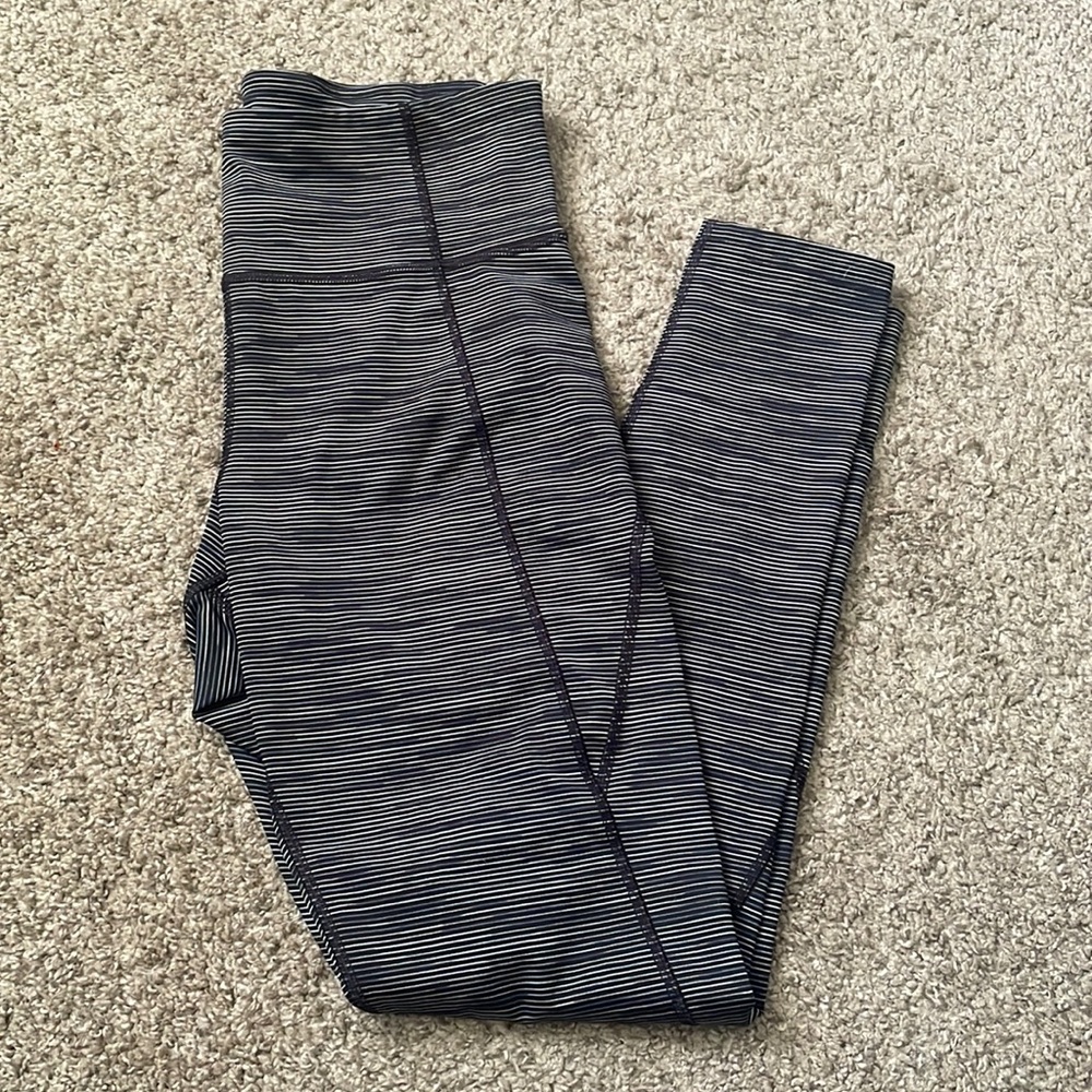 Women’s Gray Striped Athletic High Waist Leggings Size M/L